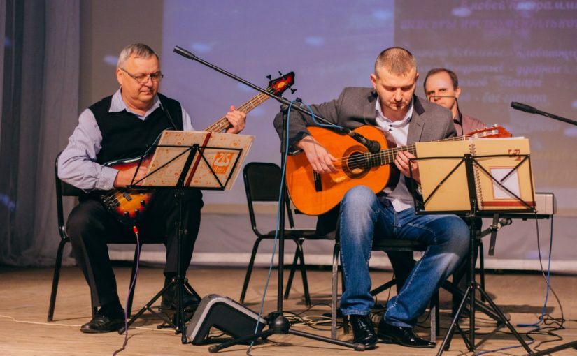 Евгений Русинов и квартет «Гитара-микс» на сцене